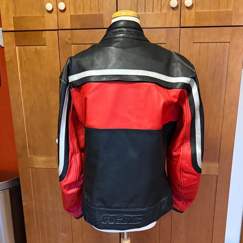 HJC professional Black and Red Leather Motorcycle Jacket. 48 - Picture 2 of 15